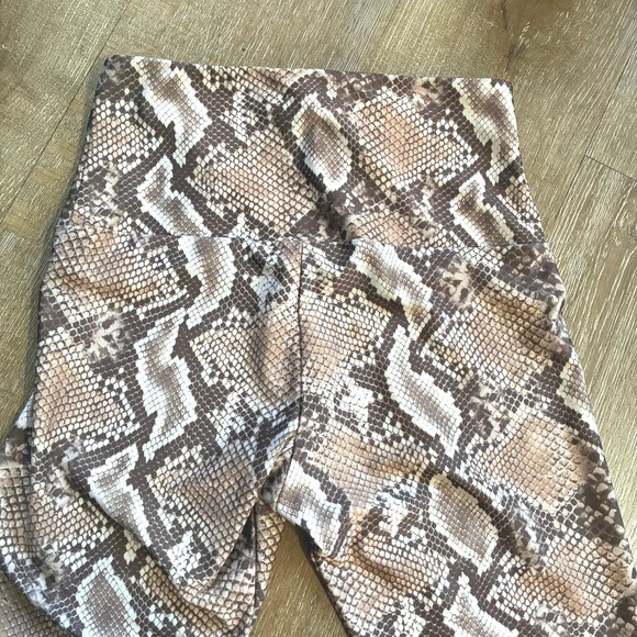 Onzie Flow Snake Print High Waist Leggings Full Length Yoga Pants - Size Small - Picture 3 of 6